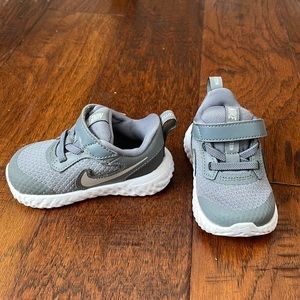 Nike toddler 5C grey shoes